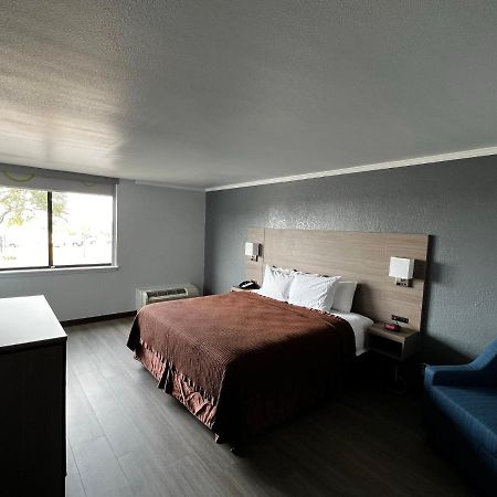 Super 8 By Wyndham Fort Worth Entertainment District Zewnętrze zdjęcie