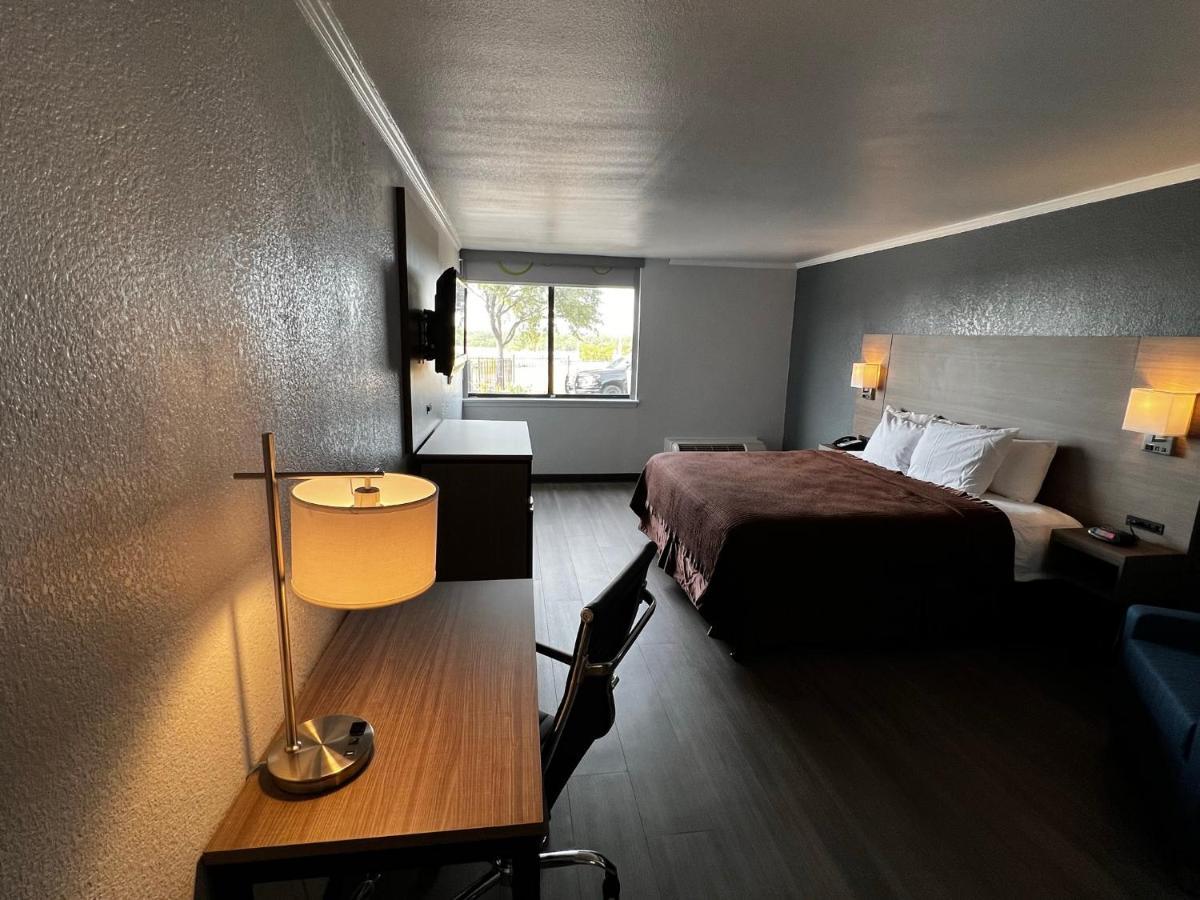 Super 8 By Wyndham Fort Worth Entertainment District Zewnętrze zdjęcie
