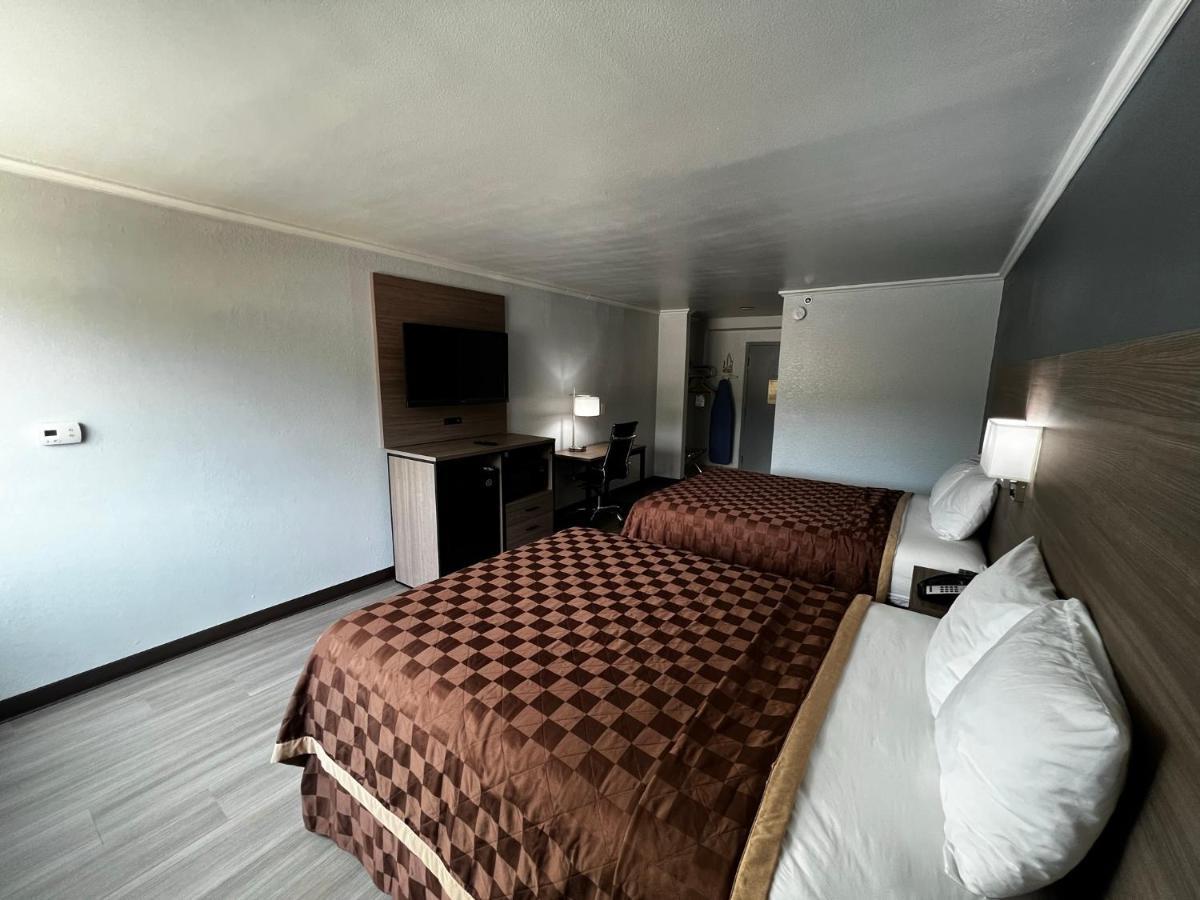 Super 8 By Wyndham Fort Worth Entertainment District Zewnętrze zdjęcie