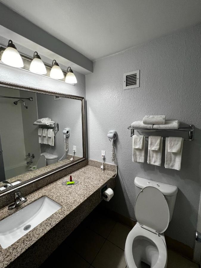 Super 8 By Wyndham Fort Worth Entertainment District Zewnętrze zdjęcie