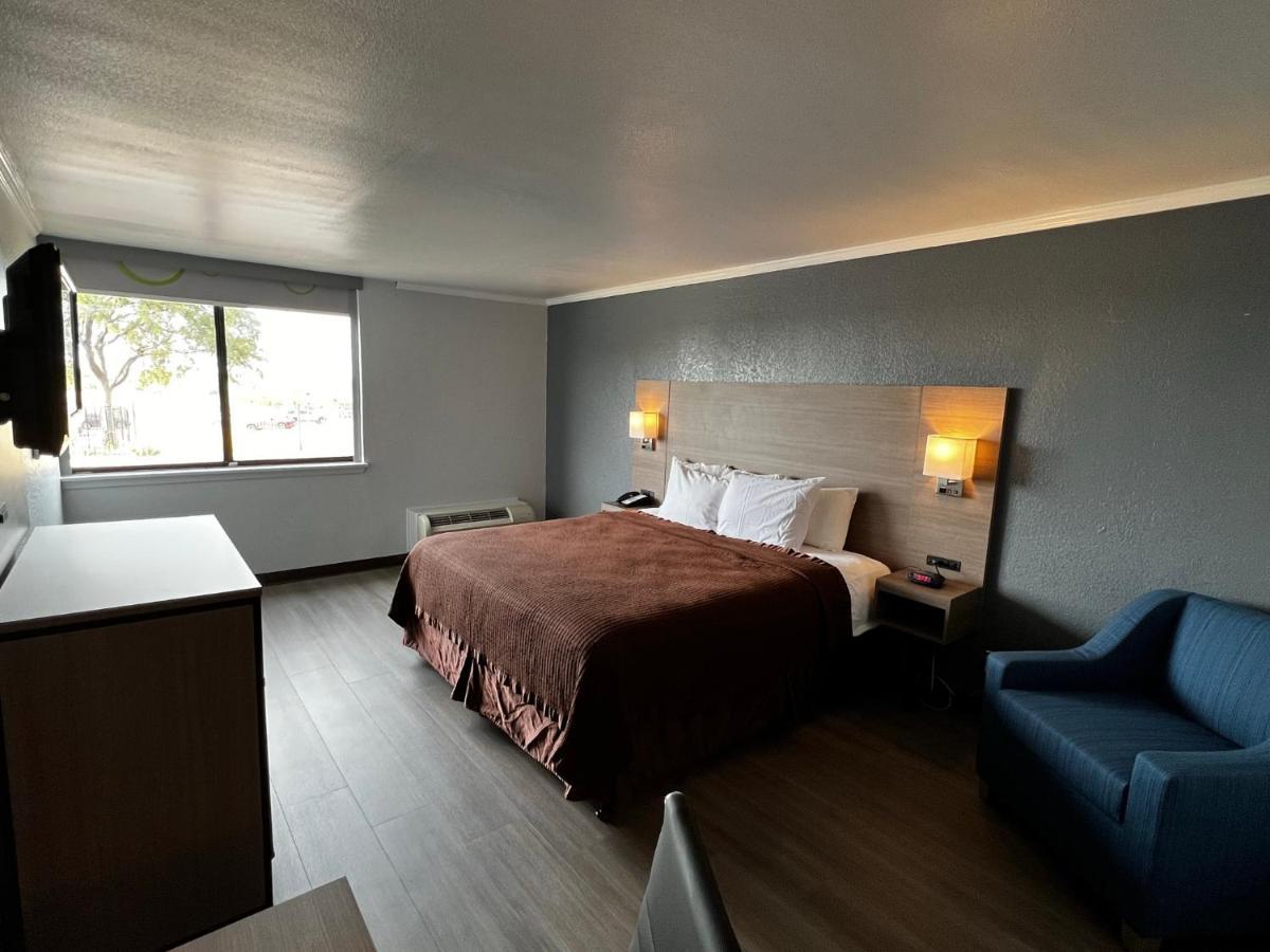 Super 8 By Wyndham Fort Worth Entertainment District Zewnętrze zdjęcie