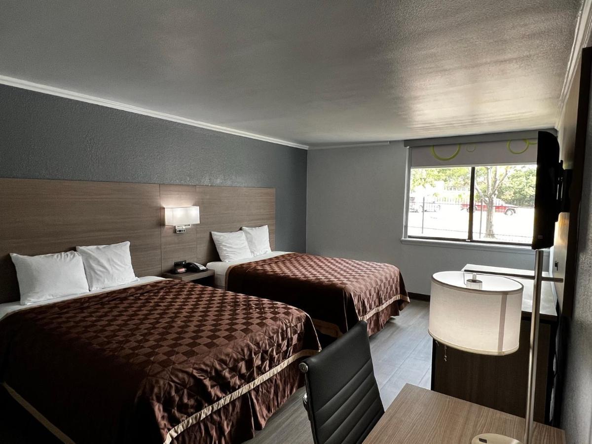 Super 8 By Wyndham Fort Worth Entertainment District Zewnętrze zdjęcie