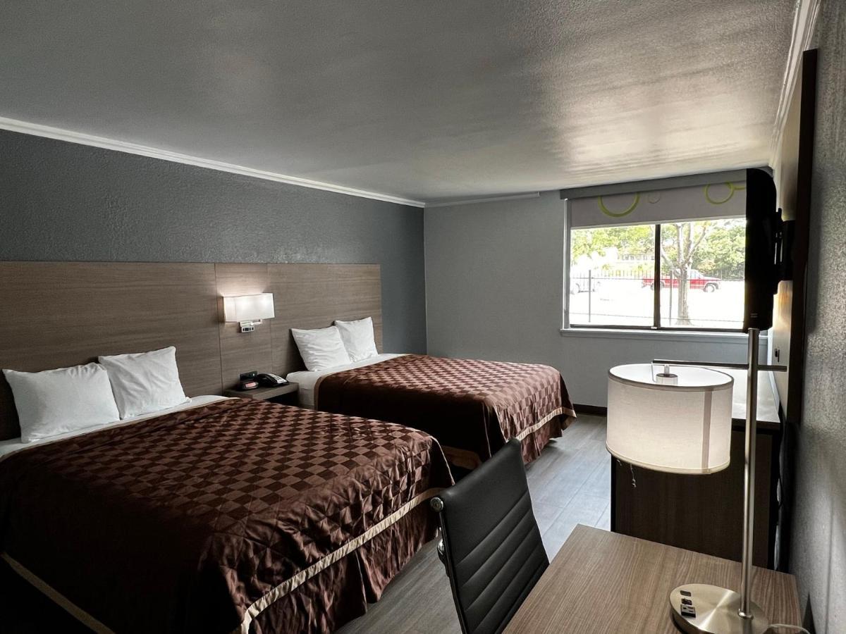 Super 8 By Wyndham Fort Worth Entertainment District Zewnętrze zdjęcie