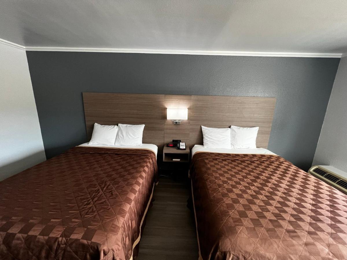 Super 8 By Wyndham Fort Worth Entertainment District Zewnętrze zdjęcie
