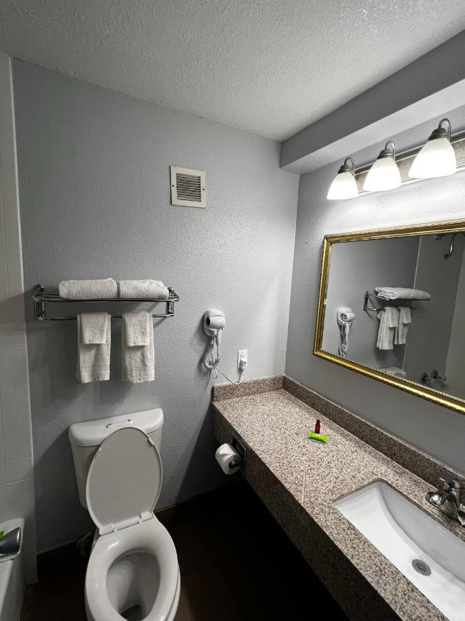 Super 8 By Wyndham Fort Worth Entertainment District Zewnętrze zdjęcie