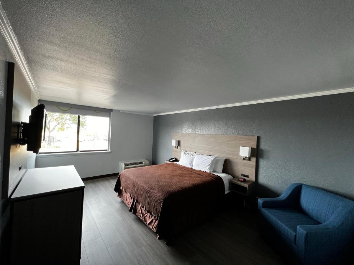 Super 8 By Wyndham Fort Worth Entertainment District Zewnętrze zdjęcie